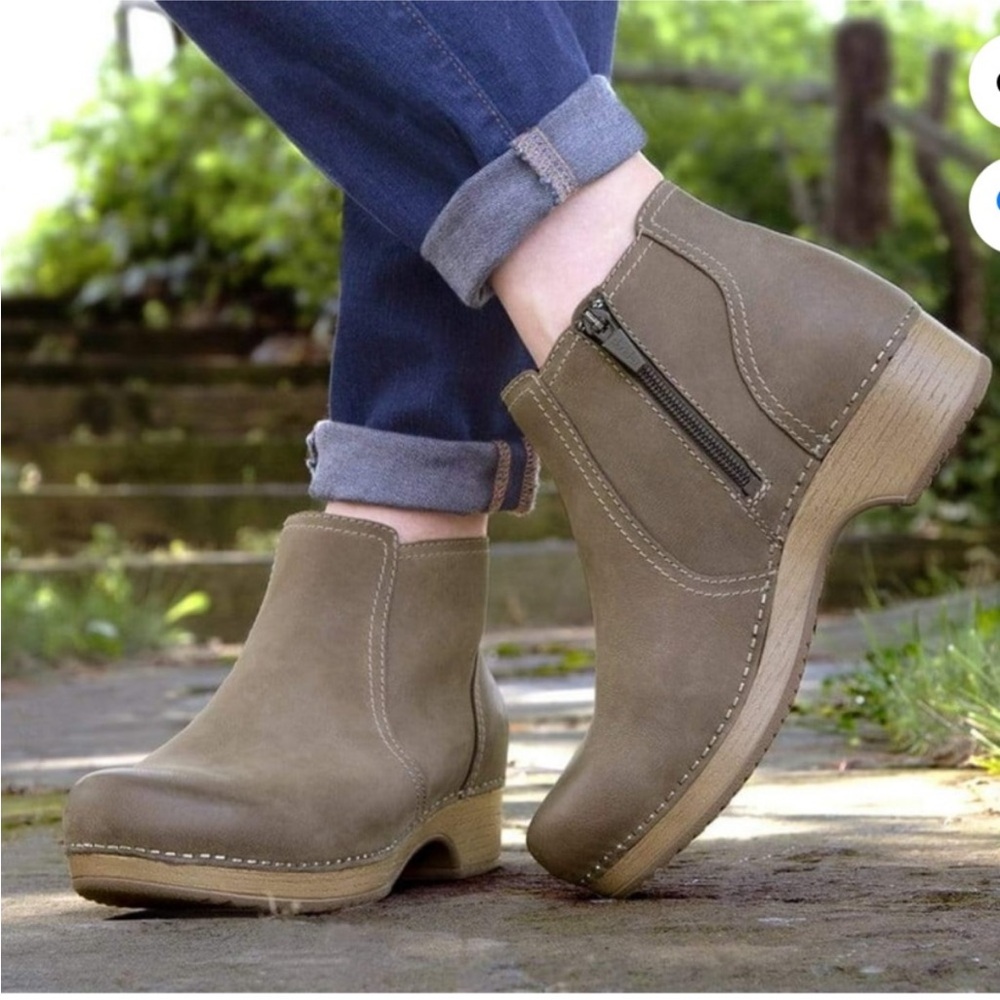 Dansko Barbara Bootie 10.5 - 11 chestnut tan Nubuck